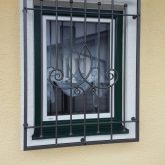 Fenstergitter Stahl mit Muster